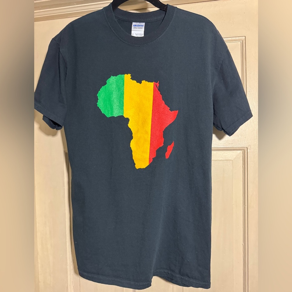 COPY - NEW Black Gildan T-Shirt w/The Country AFRICA Designed on Front~Sz Lg